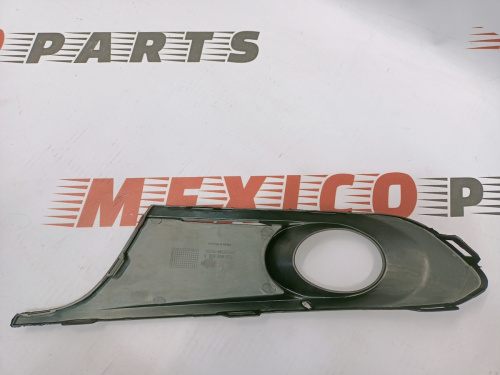 Рамка противотуманной фары правая Volkswagen Jetta 2012-2015 (5C6853666A9B9), аналог