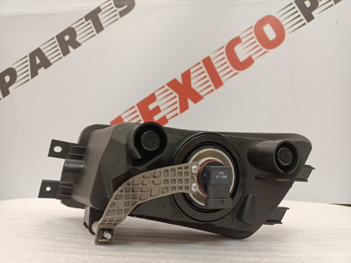 Противотуманная фара правая Volkswagen Passat B7 2012-2015 (561941700B), аналог