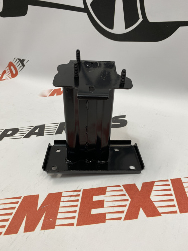 Пятак правый переднего усилителя Nissan X-Trail(Rogue) 2014-2020 (62210-4CL0A), аналог