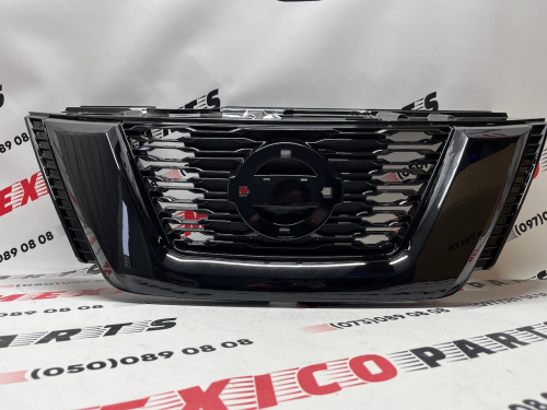Решетка радиатора черная Nissan X-Trail(Rogue) 2017-2020 (623106FL0A), аналог