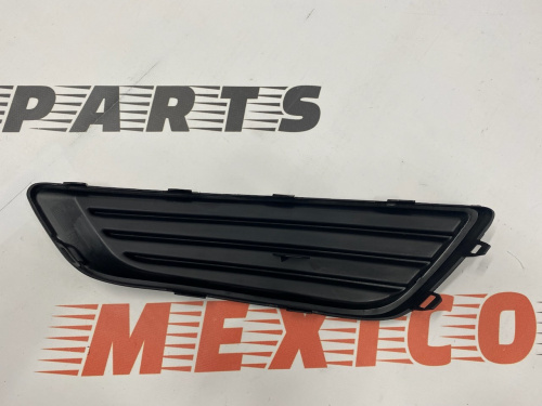 Заглушка противотуманной фары правая Ford Focus 2015- 2018 (F1EZ-17B814-A), аналог
