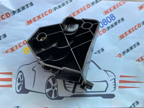 Кріплення переднього бампера/фара ліве Tesla Model S 2012-2020 (106133100b), аналог