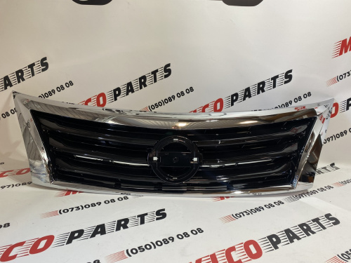Решітка радіатора чорна Nissan Altima 2013-2015 (62310-3TA0A), аналог