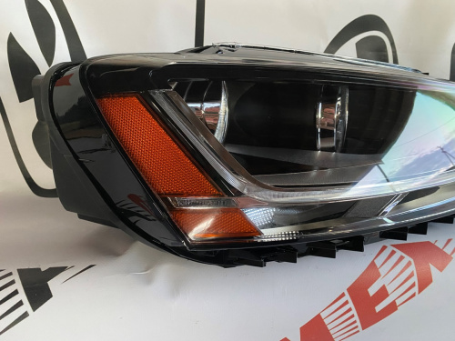 Фара правая с лед полоской USA Volkswagen Jetta 2012-2015 (5C7941006J), аналог