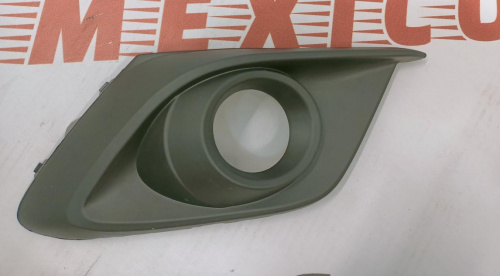 Рамка протитуманної фари права Mazda 3 2013-2015 (BJE150C11A)