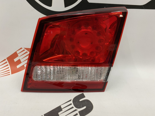 Ліхтар внутрішній (в кришку багажника) правий світлий круглий LED Dodge Journey 2011- (68078516AE), аналог