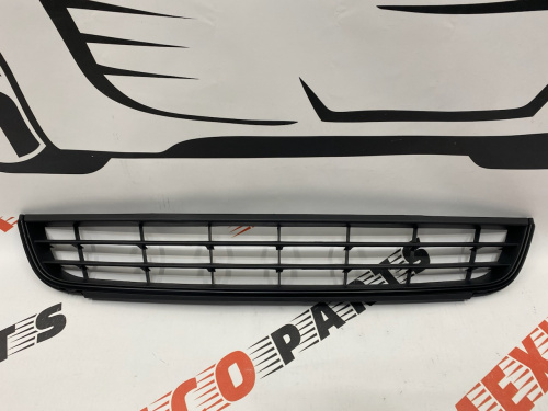Решетка переднего бампера черная Volkswagen Jetta 2012-2015 (5C68536779B9), аналог