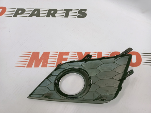 Рамка противотуманной фары левая Nissan Sentra 2016-2018 (62257-4AF0A), аналог