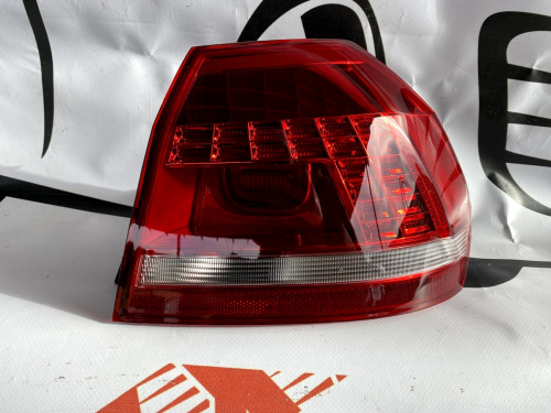 Фонари задние комплект  Volkswagen Passat B7 2012-2015 (561-945-095-HK), аналог