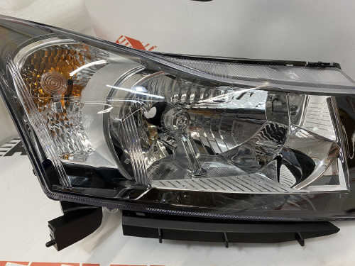 Фара права Chevrolet Cruze 2011-2015 (95291964), аналог