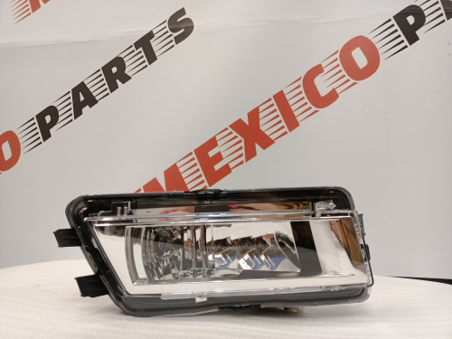 Противотуманная фара правая Volkswagen Passat B7 2012-2015 (561941700B), аналог
