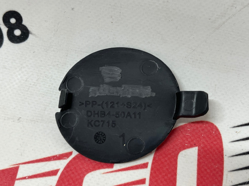 Заглушка крюка переднього бампера Mazda Cx-30 2020-2023 (DHB450A11), аналог