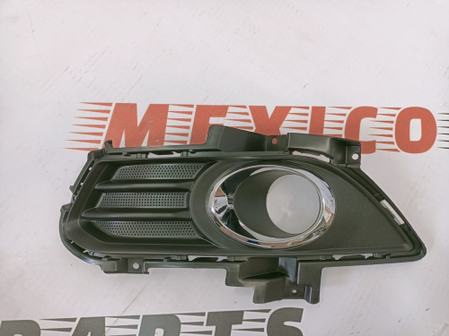 Рамка противотуманной фары левая матовая  Ford Fusion 2013-2016 (DS7Z-17B814-BA), аналог