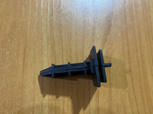 Фіксатор решітки радіатора Mazda 3 2013-2018 (KD45501K5A), аналог