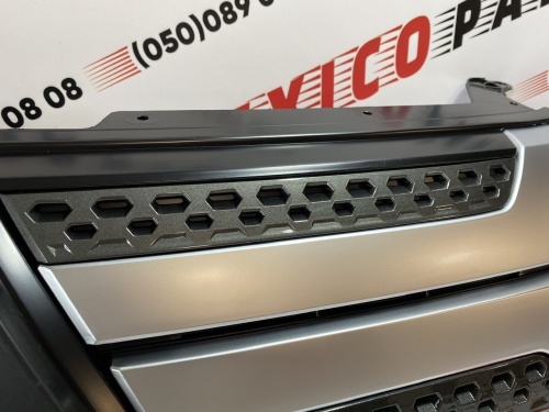 Решітка радіатора Mitsubishi Outlander 2019-2020 (7450B298), аналог