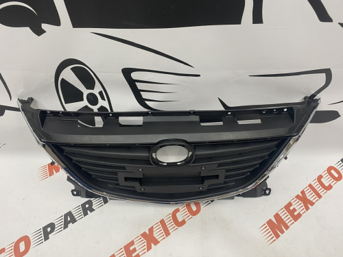 Решітка радіатора з хромом  Mazda 3 2013-2015 (BHN150712B), аналог