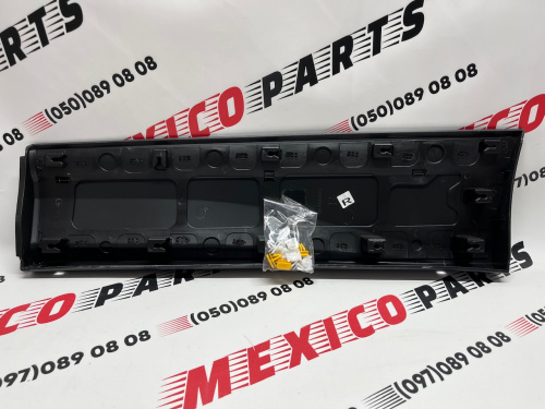 Накладка на двері задня права Chevrolet Equinox 2017-2021 (84853272), аналог