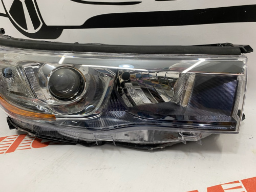 Фара права світла Toyota Highlander 2014-2016( 811100E180), аналог