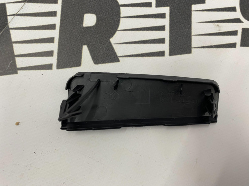 Заглушка буксирувального гака права в решітку Toyota RAV4 2019-2021 (5328542120), аналог