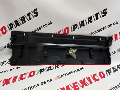 Накладка на задні двері права Toyota Highlander 2014-2019 (750750E070J1), аналог