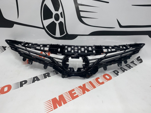 Решітка радіатора LE/XLE USA Toyota Camry 2021- (5311106b60), аналог