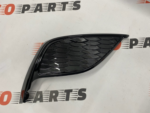 Заглушка протитуманної фари права SE/XSE USA Toyota Camry 2021- (8148106220), аналог