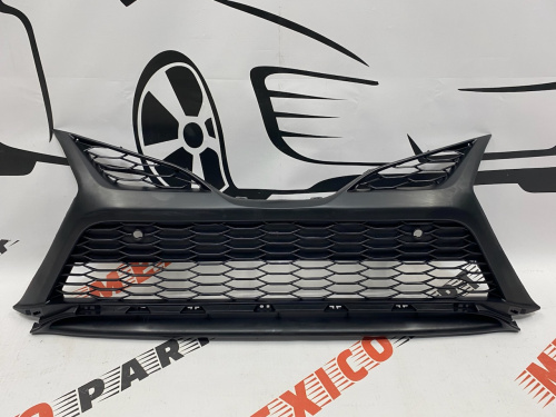 Решітка переднього бампера нижня під парктронік SE/XSE Toyota Camry 2021- (5310206380), аналог