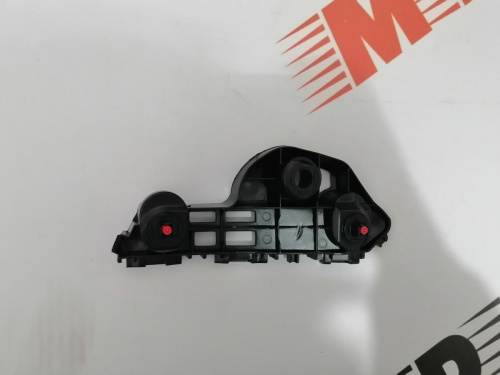 Кріплення переднього бампера праве Toyota Camry 2018-2024 (52535-06210), аналог