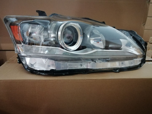 Фара права Lexus CT200 2015-2019 (81130-76012), аналог