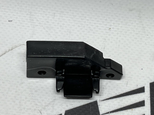 Кріплення переднього бампера ліве маленьке Tesla Model 3 2024-(1734299-00-H), аналог