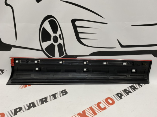 Накладка на двери передняя левая Volkswagen Touareg  2011-2018 (7P6854939MGRU), аналог