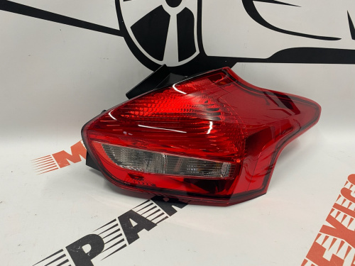 Фонарь задний наружный правый Hatchback Ford Focus 2012- 2018 (F1EZ-13404-AG), аналог