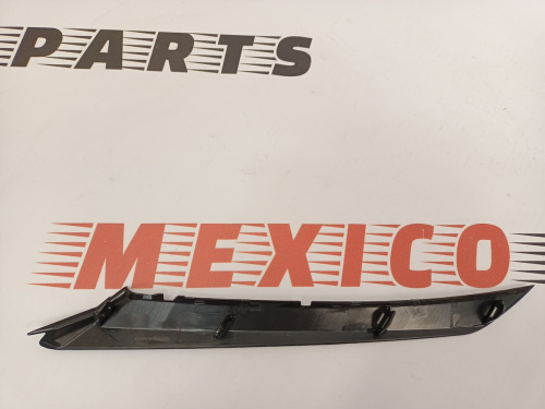Накладка під фару права Toyota Camry 2018-2020 (52712-06110), аналог
