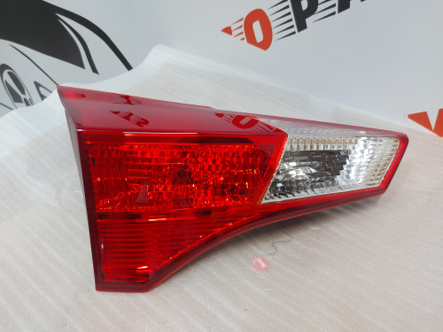 Ліхтар внутрішній (в кришку багажника) лівий Toyota RAV4 2013-2015 (81593-42010), аналог