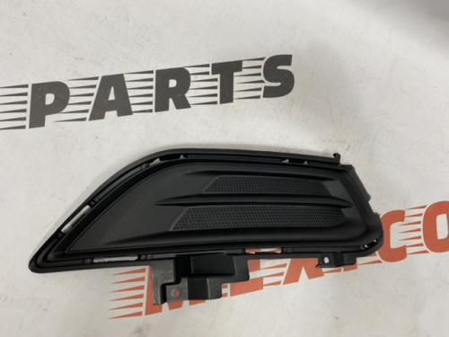 Заглушка противотуманной фары правая Ford Fusion 2013-2016 (DS7Z-17B814-AA), аналог