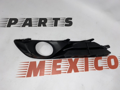 Рамка противотуманной фары правая Nissan Sentra 2012-2016 (62256-3SH0B), аналог