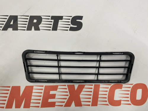 Решітка переднього бампера SE Toyota Camry 2012-2014 (5311206210), аналог