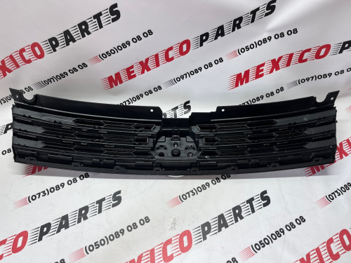 Решётка радиатора R-Line Volkswagen Touareg 2015-2017 (7P6853651KZLL), аналог