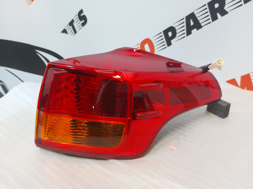 Ліхтар зовнішній (в крило) правий  Toyota RAV4 2013-2015 (81551-42161), аналог