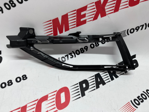 Рамка противотуманной фары правая Volkswagen Golf 7.5 (5G09533212H9B9), аналог