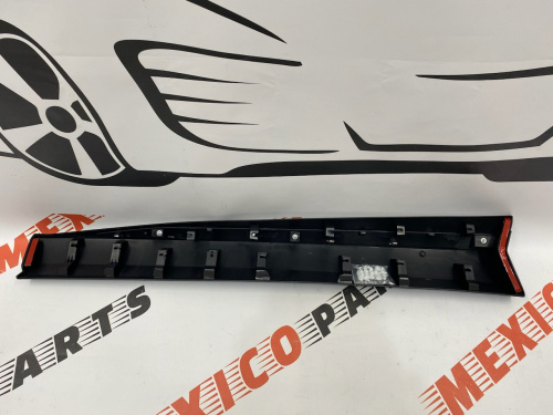 Накладка на переднюю правую дверь с хромом Nissan X-Trail(Rogue) 2021- 2023 ( 80870-6RR0B), аналог