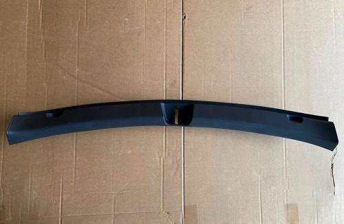 Накладка замка багажника Tesla Model Y 2020-2023 (149463100C), аналог