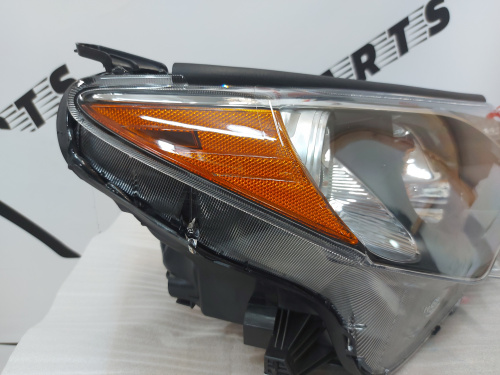 Фара права Toyota RAV4 2013-2015 (81110-0R042), аналог