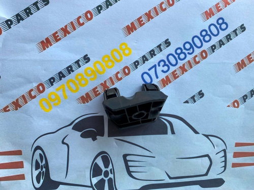 Кріплення переднього крила праве маленьке Tesla Model Y 2020-2024 (149377200b), аналог
