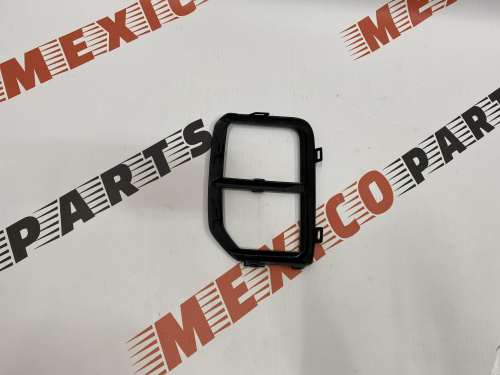 Рамка протитуманної фари права Mitsubishi ASX 2020- (8315A088XA), аналог