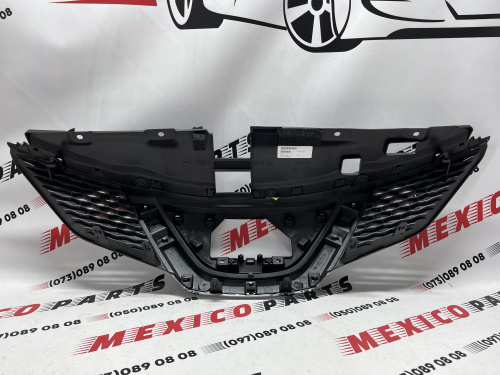 Решетка радиатора Nissan Rogue Sport 2017-2019 (62310-6MA0B), аналог