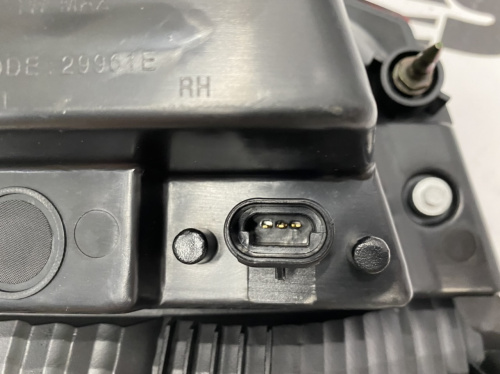 Фонарь в крышку светлый круглый правый LED Dodge Journey 2011- (68078516AE), аналог