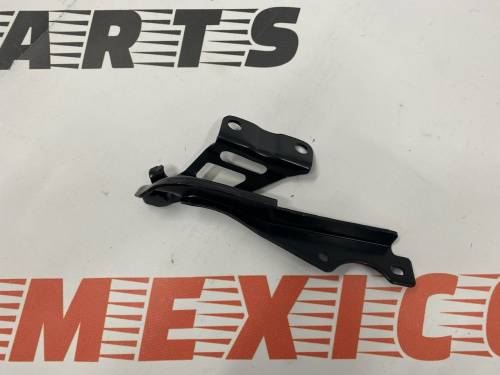 Петля - завіса панелі капота права Mazda 3 2013-2018 (B45A52410A), аналог