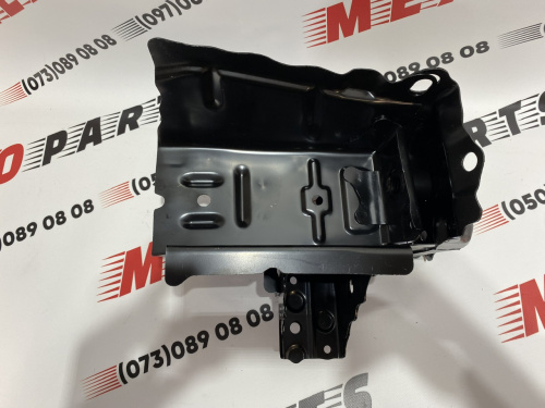 Кріплення переднього лонжерону праве Toyota Camry 2018-2023 (5701306020), аналог