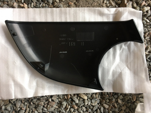 Накладка під дзеркало права чорна Tesla Model 3 2020-2023 (8202203), аналог